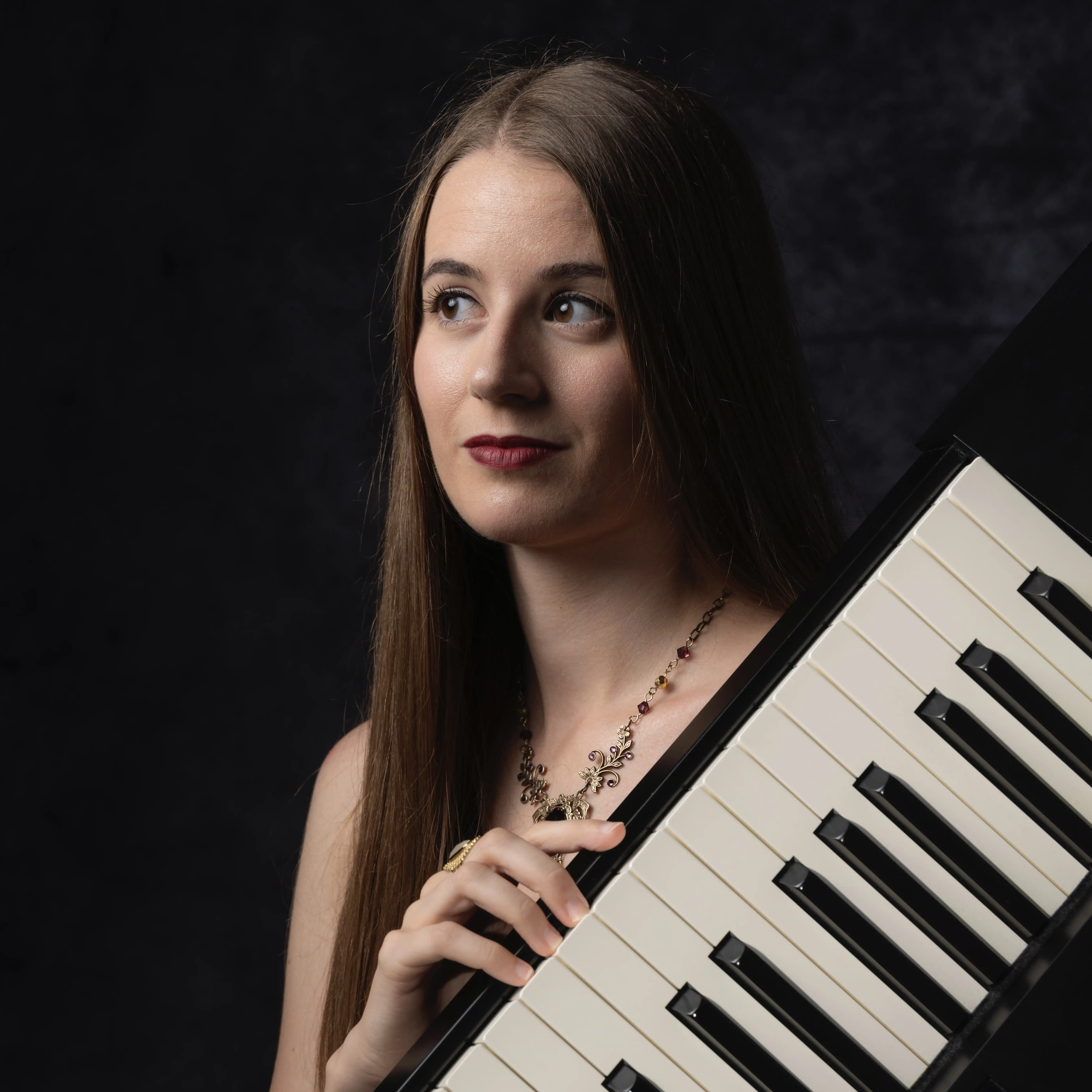 “Inside The Creative Mind Podcast” Episode 9 Thais Nina